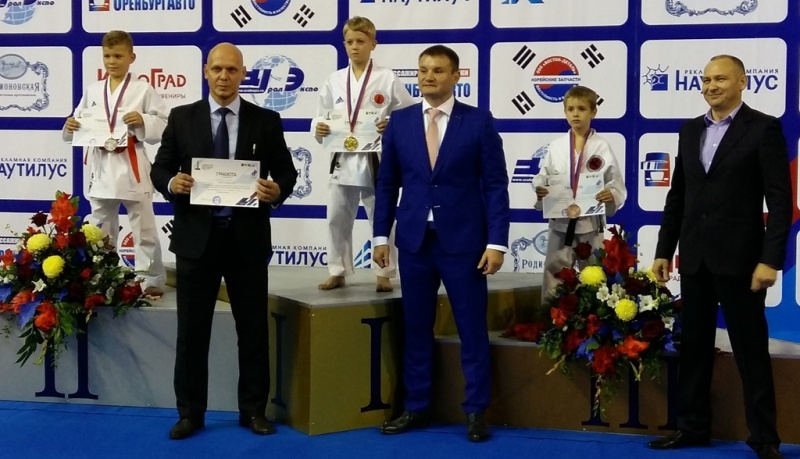 Спортсмены сборной Оренбургской области завоевали 37 медалей на соревнованиях по каратэ
